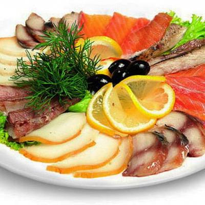 Рыбное ассорти (сельдь,кета марин,лук марин,брусника)