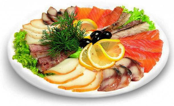 Рыбное ассорти (сельдь,кета марин,лук марин,брусника)